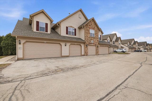 2253 W Vista Bella DRIVE, Oak Creek, WI 53154