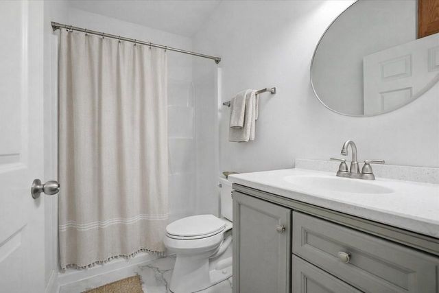 2253 W Vista Bella DRIVE, Oak Creek, WI 53154