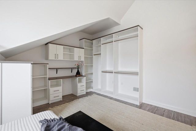 2253 W Vista Bella DRIVE, Oak Creek, WI 53154