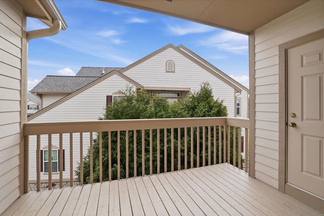 2253 W Vista Bella DRIVE, Oak Creek, WI 53154