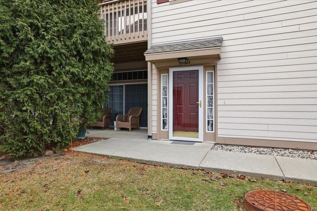 2253 W Vista Bella DRIVE, Oak Creek, WI 53154