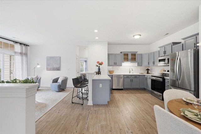 2253 W Vista Bella DRIVE, Oak Creek, WI 53154