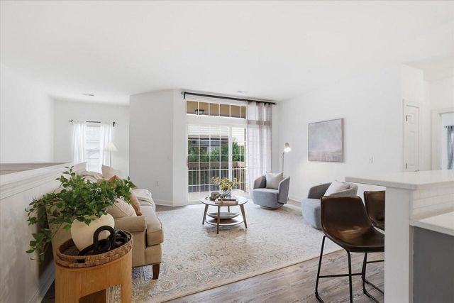 2253 W Vista Bella DRIVE, Oak Creek, WI 53154