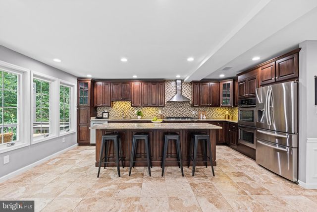6836 COMPTON HEIGHTS CIR, Clifton, VA 20124