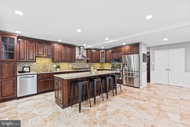 6836 COMPTON HEIGHTS CIR, Clifton, VA 20124