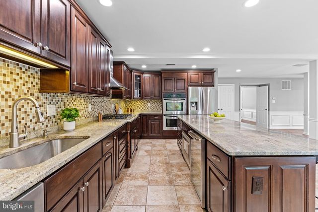 6836 COMPTON HEIGHTS CIR, Clifton, VA 20124