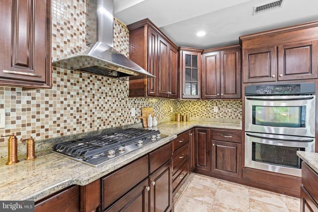6836 COMPTON HEIGHTS CIR, Clifton, VA 20124