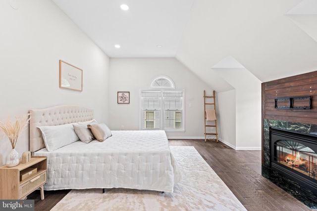 6836 COMPTON HEIGHTS CIR, Clifton, VA 20124
