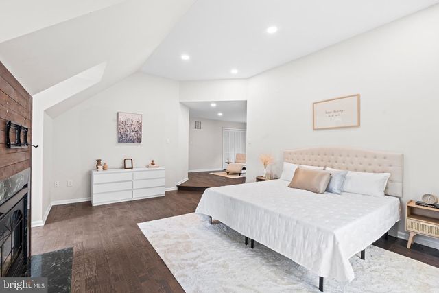 6836 COMPTON HEIGHTS CIR, Clifton, VA 20124