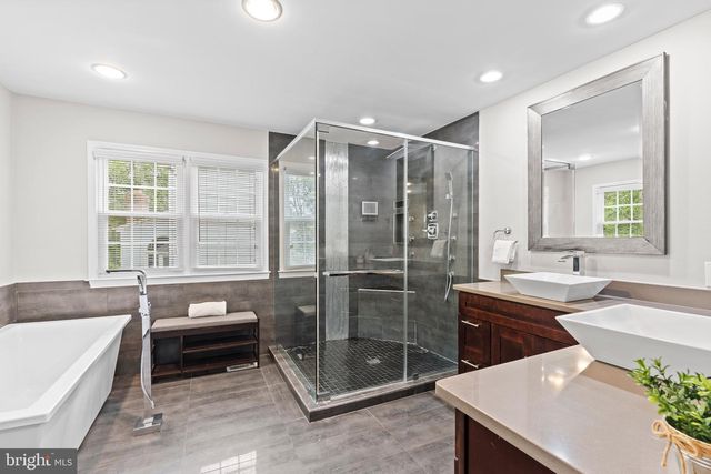 6836 COMPTON HEIGHTS CIR, Clifton, VA 20124