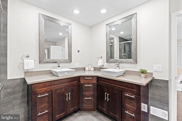 6836 COMPTON HEIGHTS CIR, Clifton, VA 20124
