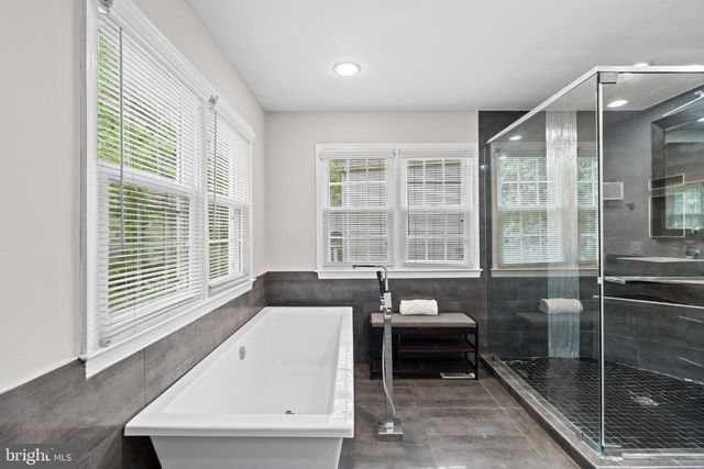 6836 COMPTON HEIGHTS CIR, Clifton, VA 20124