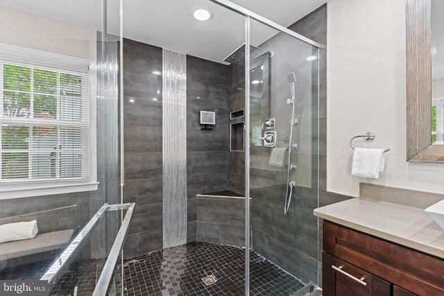 6836 COMPTON HEIGHTS CIR, Clifton, VA 20124