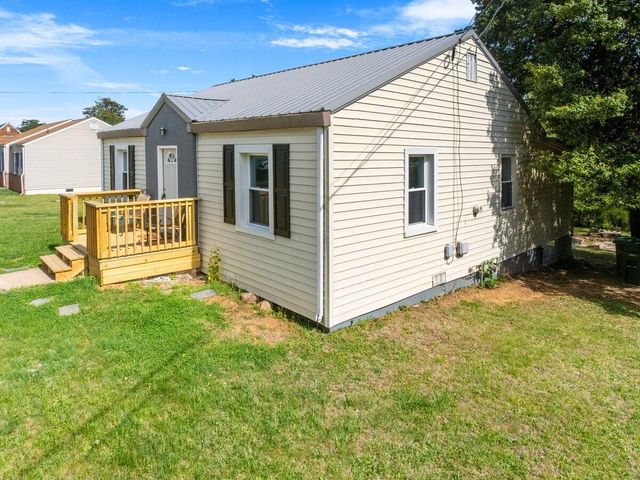 48 Upland DR, Salem, VA 24153