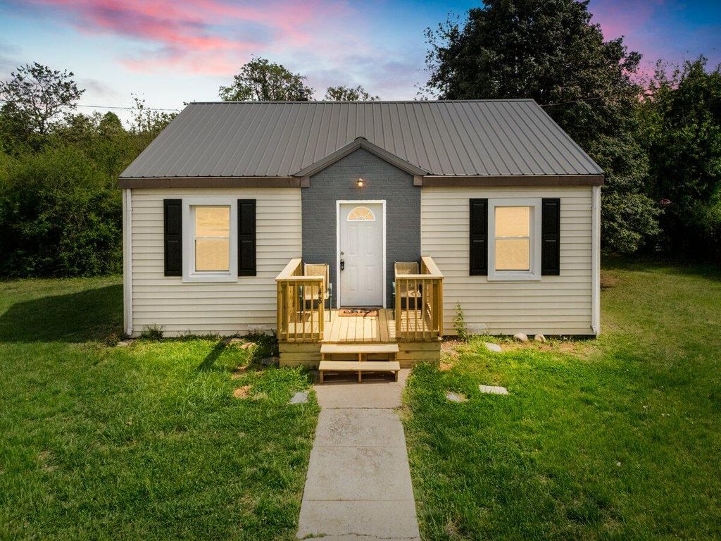 48 Upland DR, Salem, VA 24153