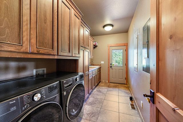 1475 Dead Indian Memorial Road, Ashland, OR 97520