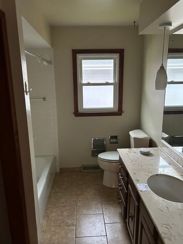 1755 Country Knolls Lane, Elgin, IL 60123