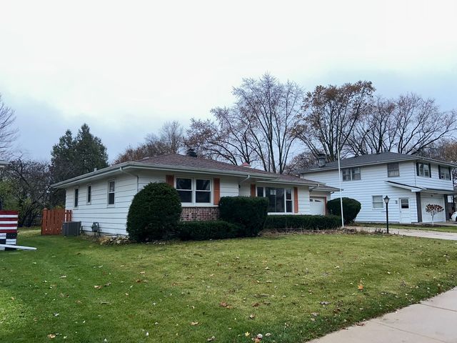 1755 Country Knolls Lane, Elgin, IL 60123