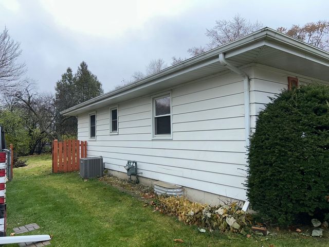 1755 Country Knolls Lane, Elgin, IL 60123