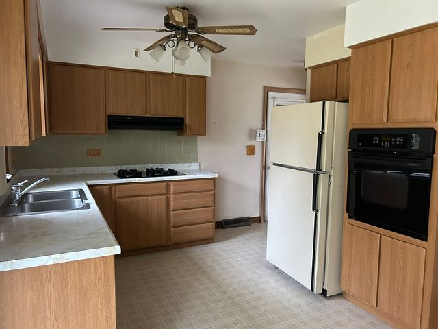 1755 Country Knolls Lane, Elgin, IL 60123