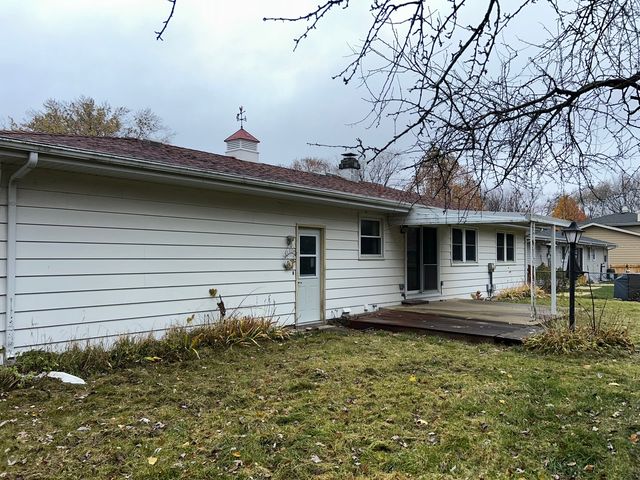 1755 Country Knolls Lane, Elgin, IL 60123