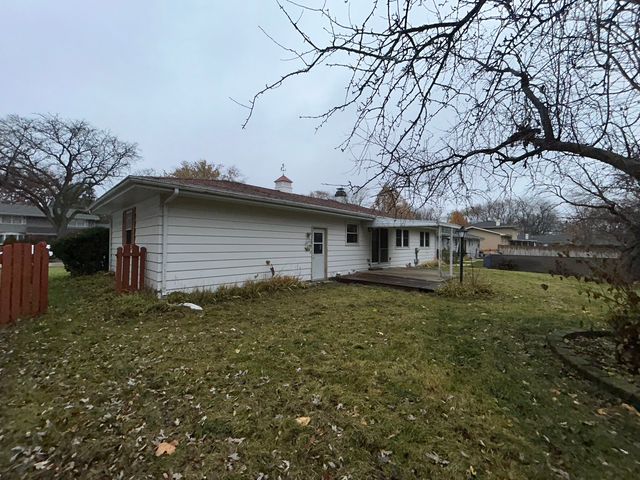 1755 Country Knolls Lane, Elgin, IL 60123