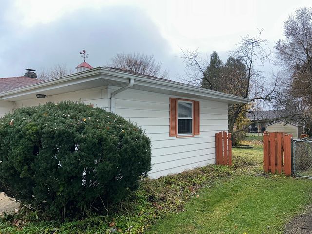 1755 Country Knolls Lane, Elgin, IL 60123