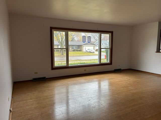 1755 Country Knolls Lane, Elgin, IL 60123