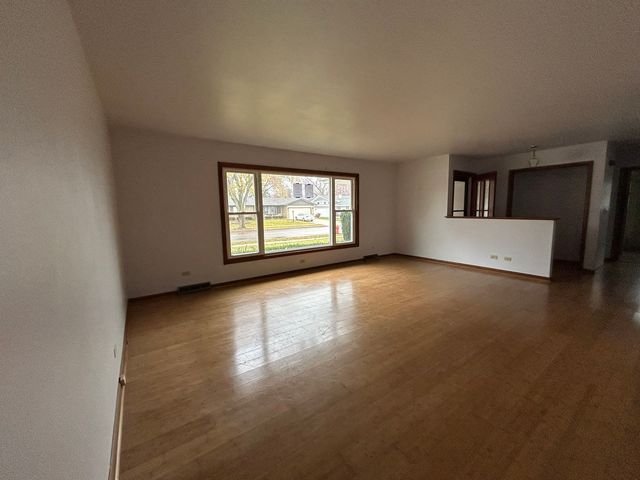 1755 Country Knolls Lane, Elgin, IL 60123