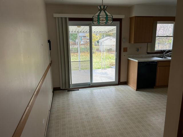 1755 Country Knolls Lane, Elgin, IL 60123