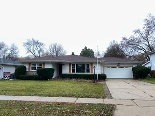 1755 Country Knolls Lane, Elgin, IL 60123