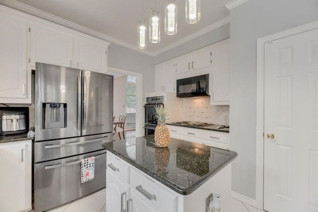 2805 Pine View Drive, Grapevine, TX 76051