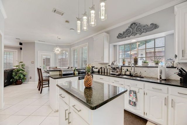 2805 Pine View Drive, Grapevine, TX 76051