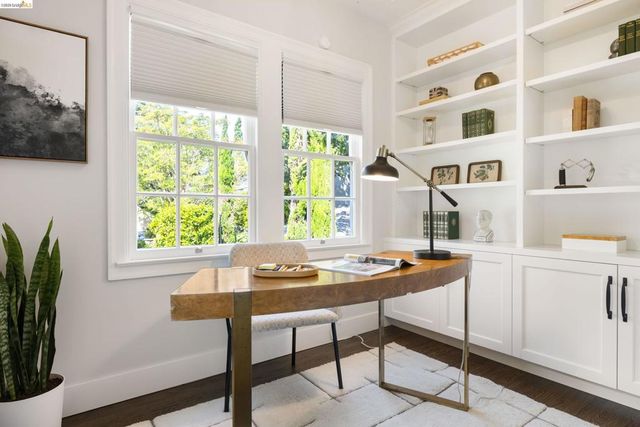 835 Grosvenor Pl, Oakland, CA 94610