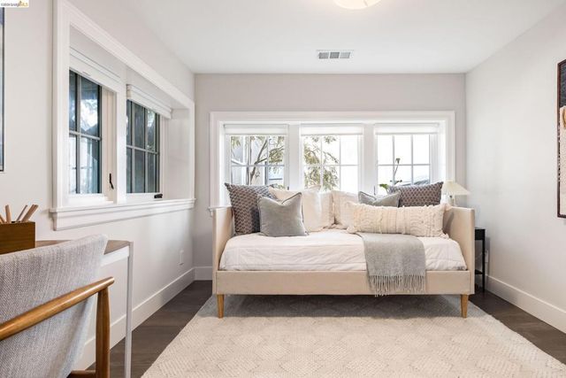 835 Grosvenor Pl, Oakland, CA 94610