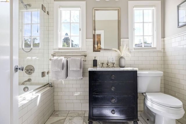 835 Grosvenor Pl, Oakland, CA 94610