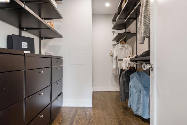 835 Grosvenor Pl, Oakland, CA 94610