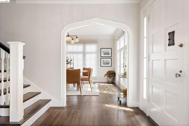 835 Grosvenor Pl, Oakland, CA 94610