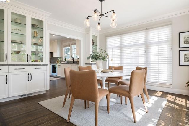 835 Grosvenor Pl, Oakland, CA 94610