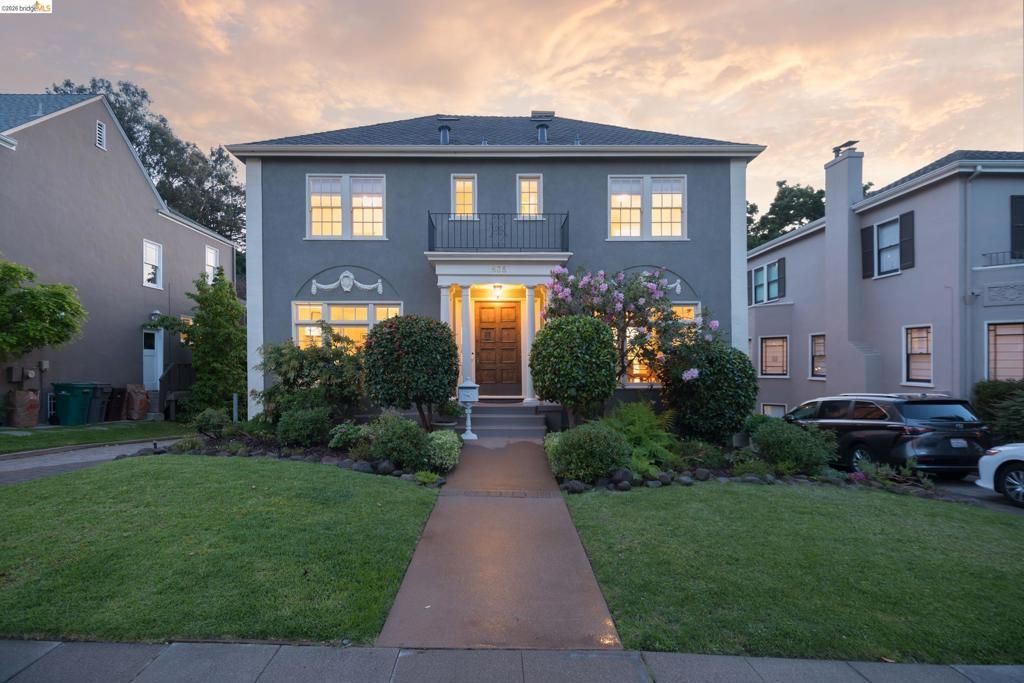 Image 2 of property listing at 835 Grosvenor Pl, Oakland, CA 94610