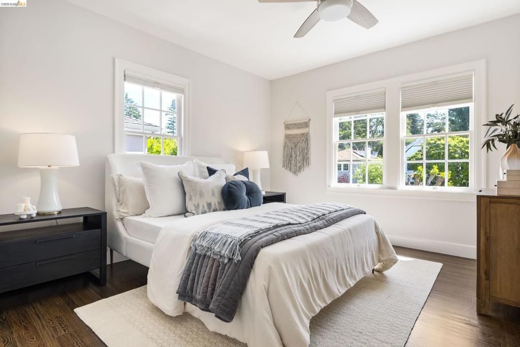 Image 23 of property listing at 835 Grosvenor Pl, Oakland, CA 94610