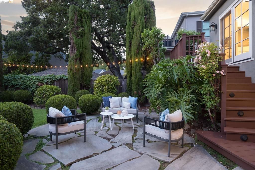 Image 34 of property listing at 835 Grosvenor Pl, Oakland, CA 94610