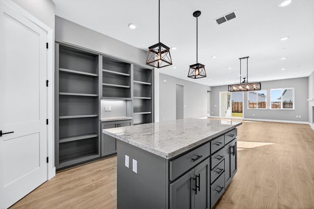 925 Acadia Ct, Roseville, CA 95747