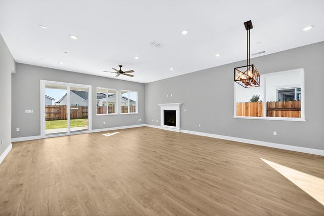 925 Acadia Ct, Roseville, CA 95747