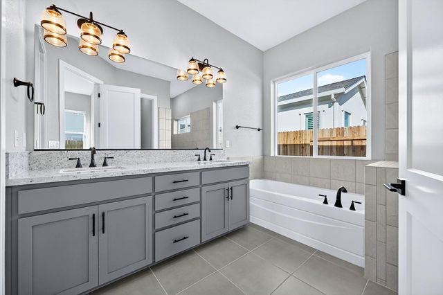 925 Acadia Ct, Roseville, CA 95747