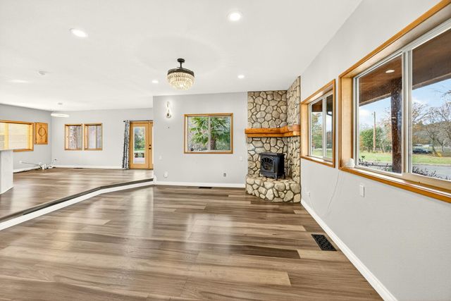 5650 Kane Creek Road, Central Point, OR 97502