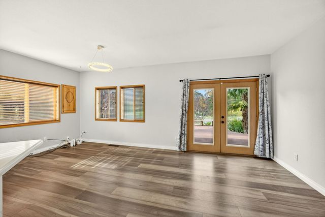 5650 Kane Creek Road, Central Point, OR 97502