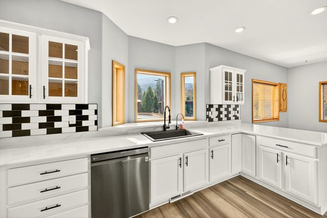 5650 Kane Creek Road, Central Point, OR 97502