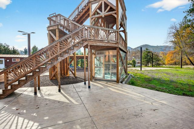 5650 Kane Creek Road, Central Point, OR 97502