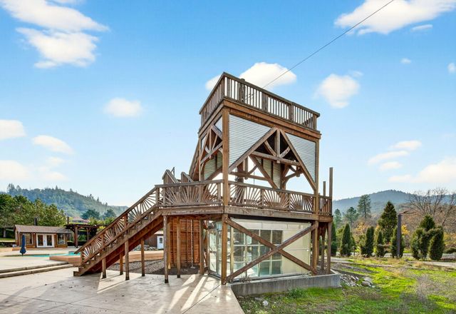 5650 Kane Creek Road, Central Point, OR 97502